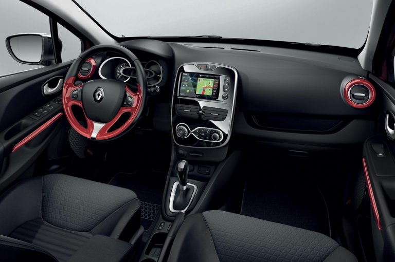 Renault Clio 1990-2020: cinque generazioni nelle immagini