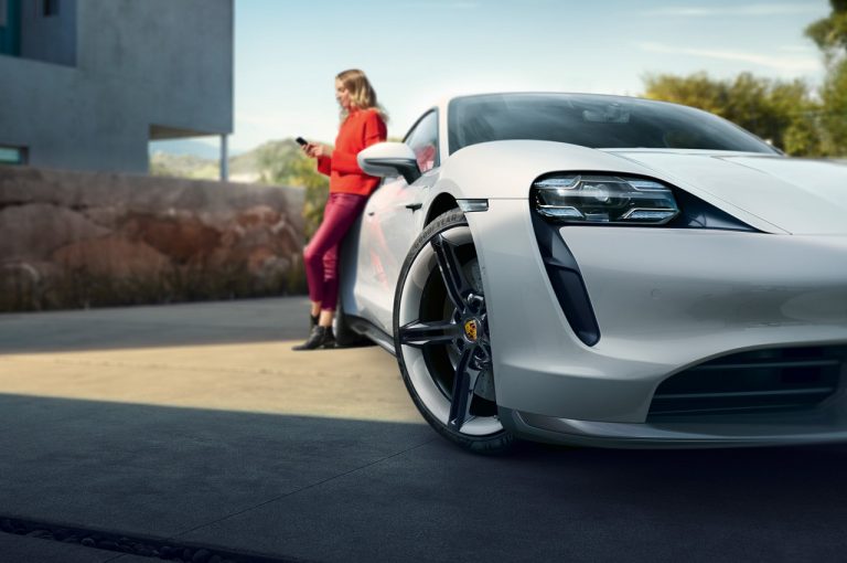 Porsche Taycan 2021: immagini ufficiali