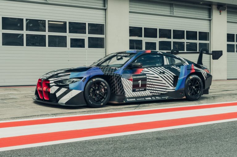 Bmw M4 Coupé 2021 e Bmw M4 GT3 2021: prime immagini ufficiali