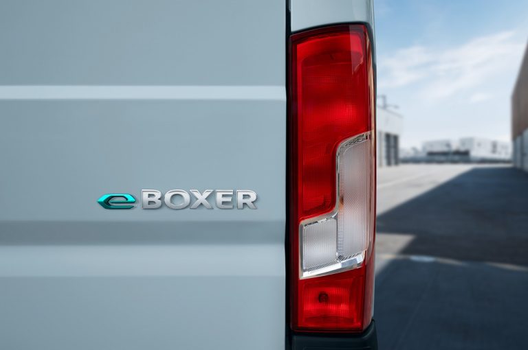 Peugeot e-Boxer 2021: immagini ufficiali
