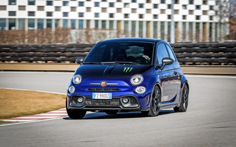 Abarth 595 Scorpioneoro e 595 Monster Energy Yamaha