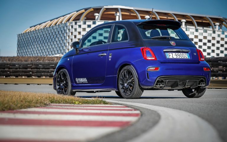 Abarth 595 Scorpioneoro e 595 Monster Energy Yamaha