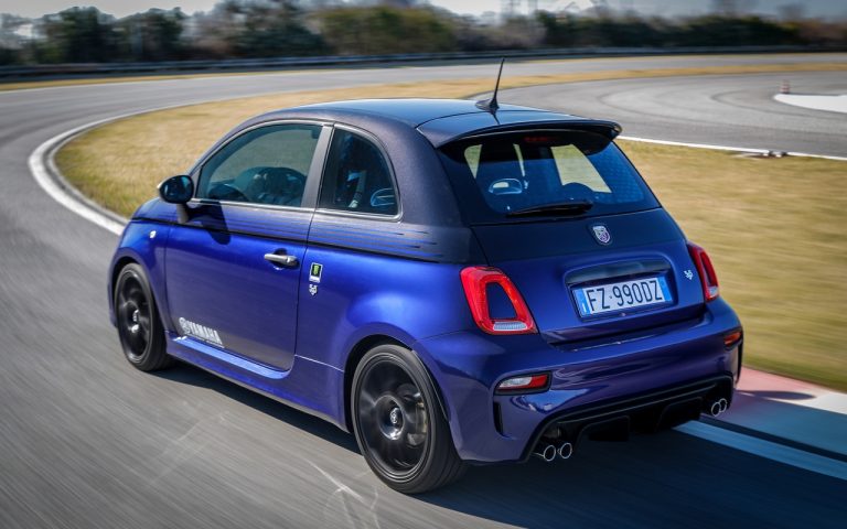 Abarth 595 Scorpioneoro e 595 Monster Energy Yamaha