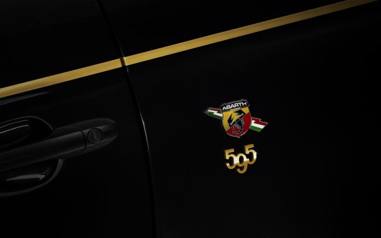 Abarth 595 Scorpioneoro e 595 Monster Energy Yamaha