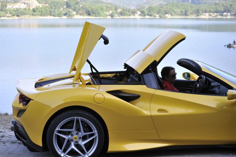 Ferrari F8 Spider: la prova su strada