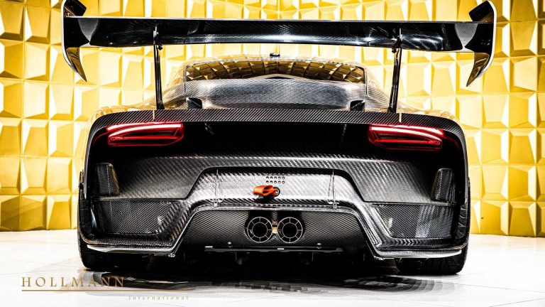 Porsche 935 in fibra di carbonio: immagini ufficiali
