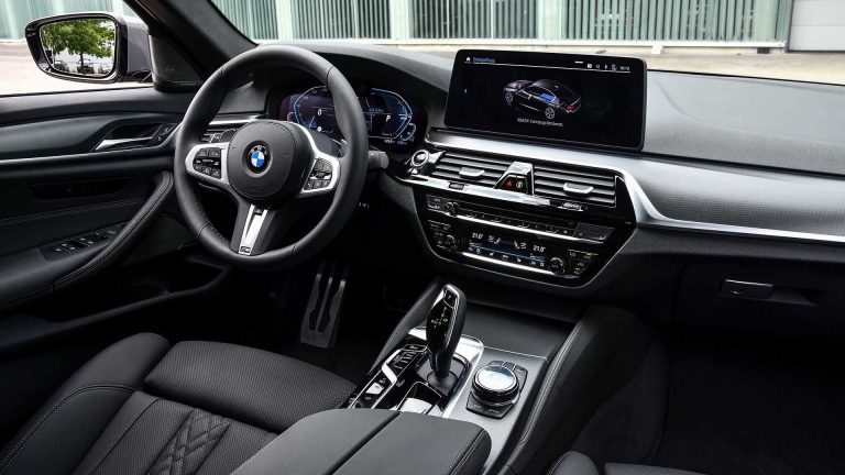 BMW 545e xDrive: ibrida plug-in da quasi 400 CV