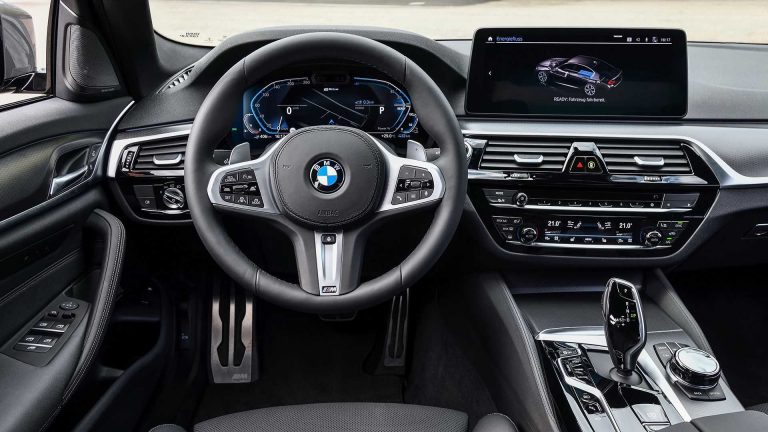 BMW 545e xDrive: ibrida plug-in da quasi 400 CV