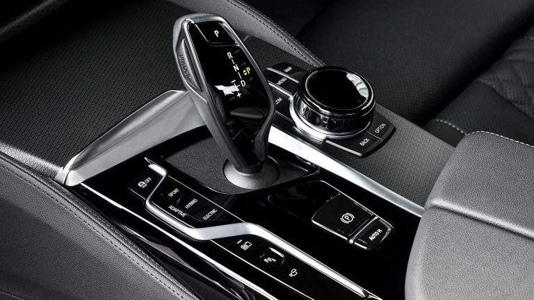 BMW 545e xDrive: ibrida plug-in da quasi 400 CV