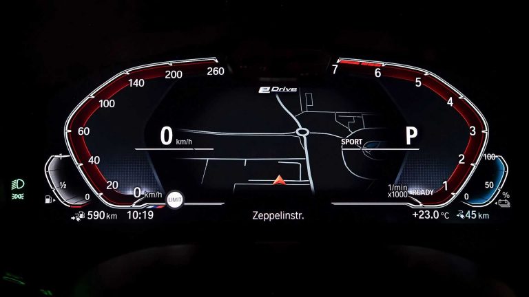 BMW 545e xDrive: ibrida plug-in da quasi 400 CV