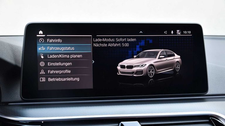 BMW 545e xDrive: ibrida plug-in da quasi 400 CV