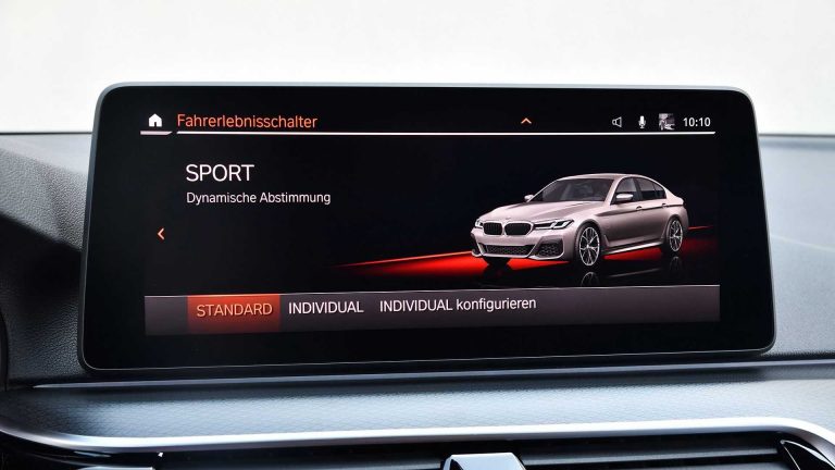 BMW 545e xDrive: ibrida plug-in da quasi 400 CV