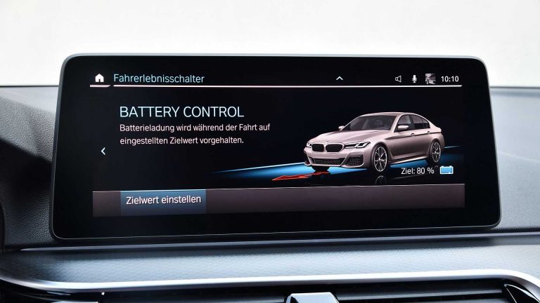 BMW 545e xDrive: ibrida plug-in da quasi 400 CV