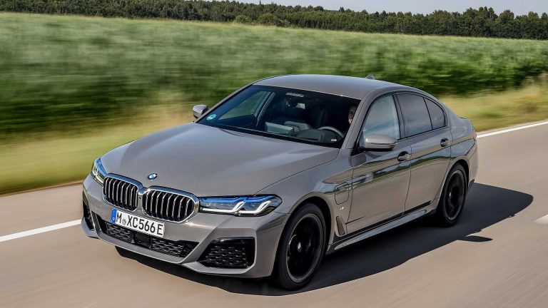 bmw-545e-xdrive: ibrida plug-in da 394 CV