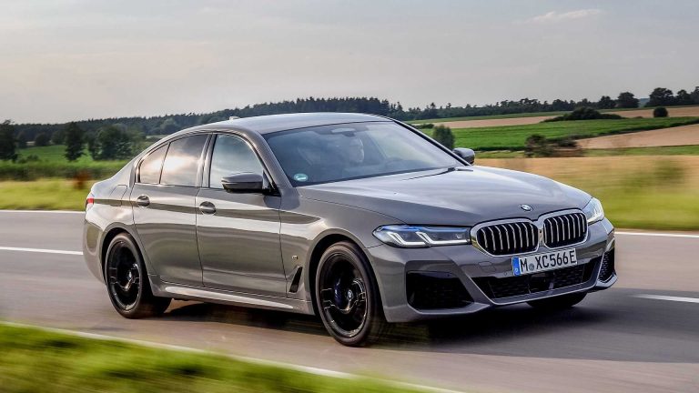 BMW 545e xDrive: ibrida plug-in da quasi 400 CV