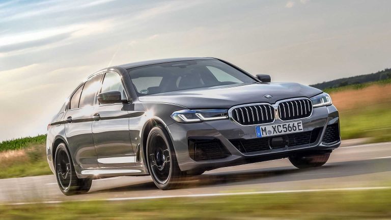 BMW 545e xDrive: ibrida plug-in da quasi 400 CV
