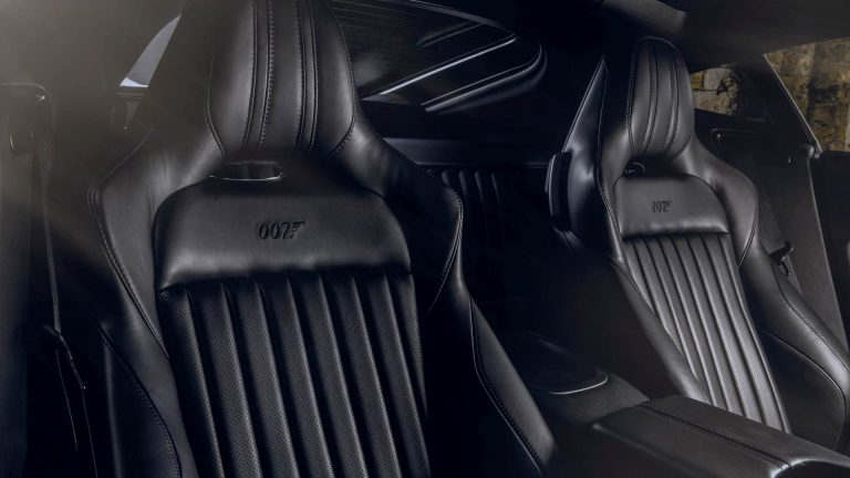 Aston Martin Vantage 007 Edition e DBS Superleggera 007: immagini ufficiali