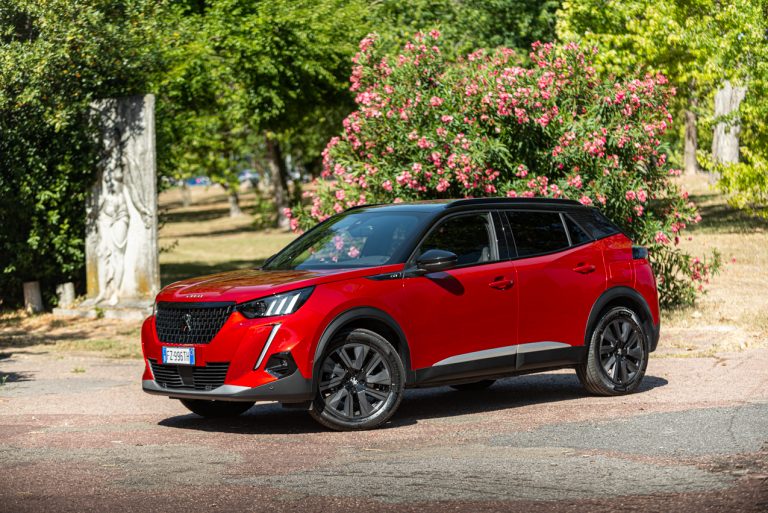 Peugeot 2008 1.2 PureTech GT: la prova su strada