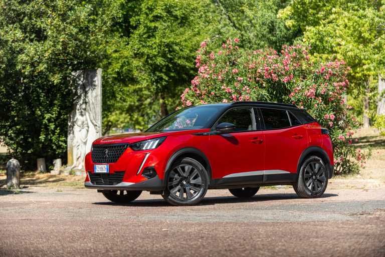Peugeot 2008 1.2 PureTech GT: la prova su strada