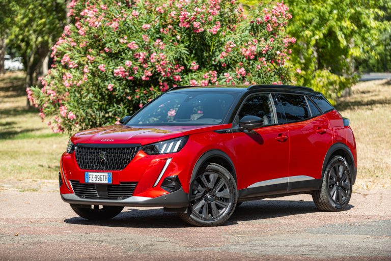 Peugeot 2008 1.2 PureTech GT: la prova su strada