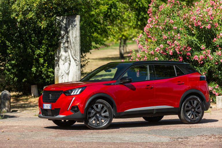 Peugeot 2008 1.2 PureTech GT: la prova su strada