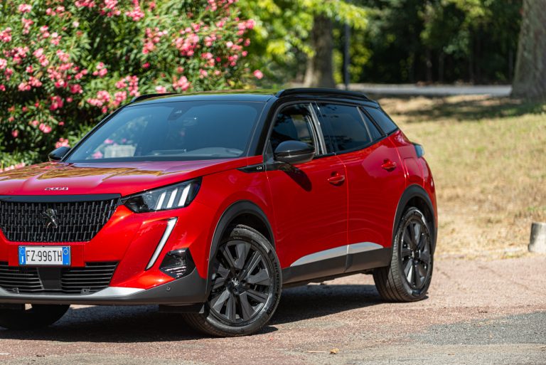 Peugeot 2008 1.2 PureTech GT: la prova su strada