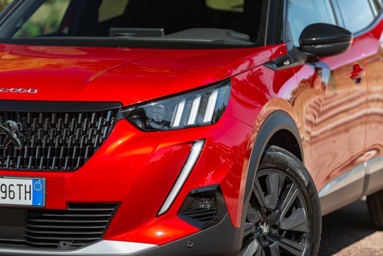 Peugeot 2008 1.2 PureTech GT: la prova su strada