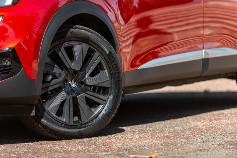 Peugeot 2008 1.2 PureTech GT: la prova su strada