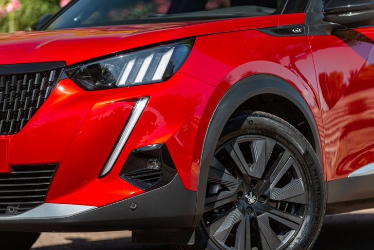 Peugeot 2008 1.2 PureTech GT: la prova su strada