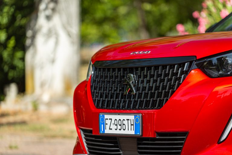 Peugeot 2008 1.2 PureTech GT: la prova su strada