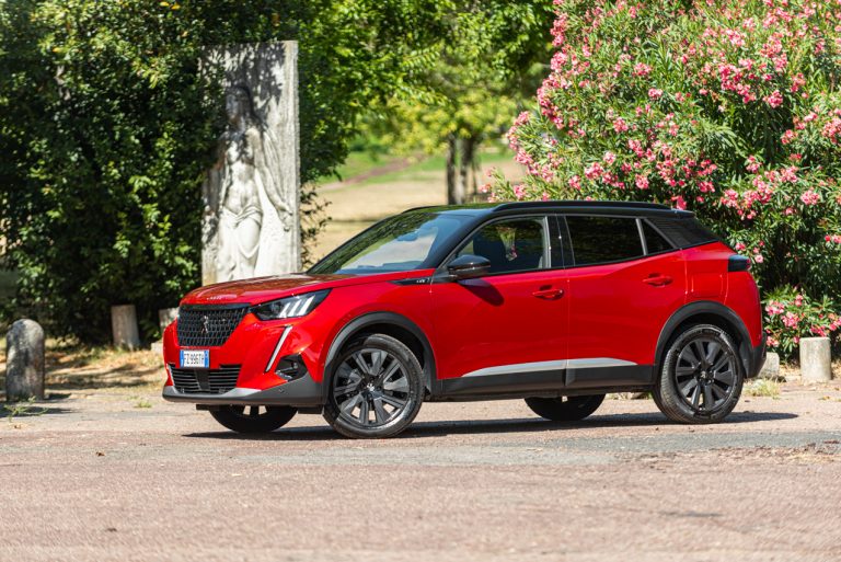 Peugeot 2008 1.2 PureTech GT: la prova su strada