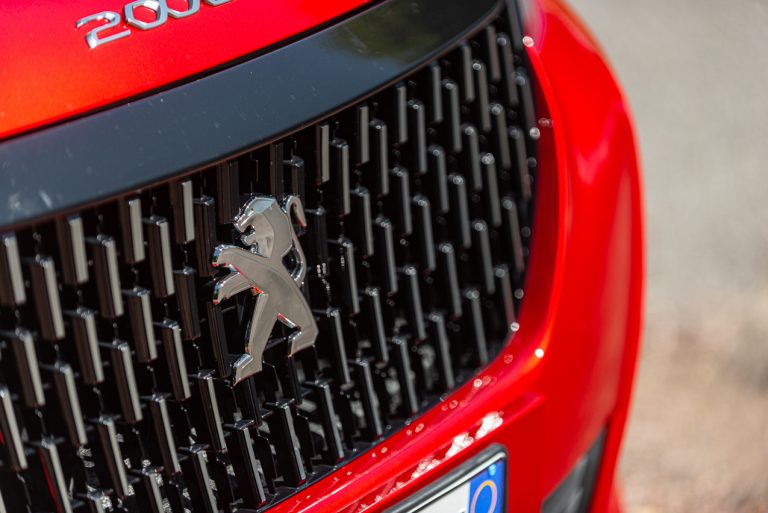 Peugeot 2008 1.2 PureTech GT: la prova su strada