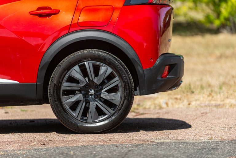 Peugeot 2008 1.2 PureTech GT: la prova su strada