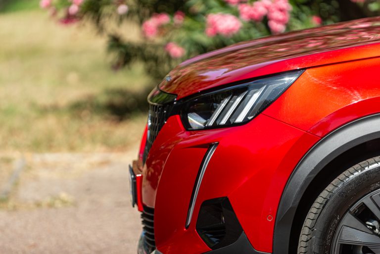 Peugeot 2008 1.2 PureTech GT: la prova su strada
