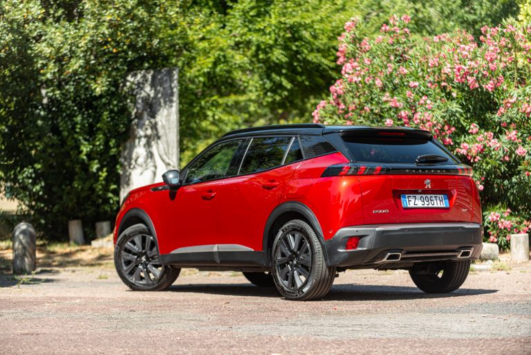 Peugeot 2008 1.2 PureTech GT: la prova su strada