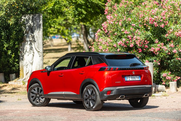 Peugeot 2008 1.2 PureTech GT: la prova su strada