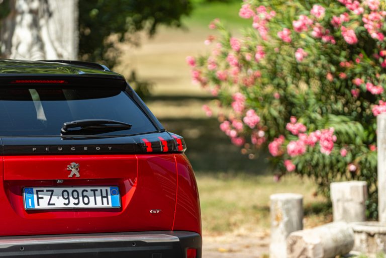Peugeot 2008 1.2 PureTech GT: la prova su strada
