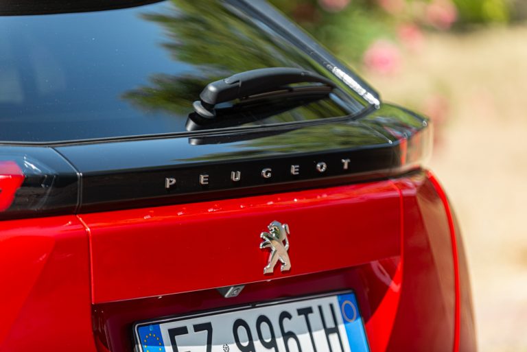 Peugeot 2008 1.2 PureTech GT: la prova su strada