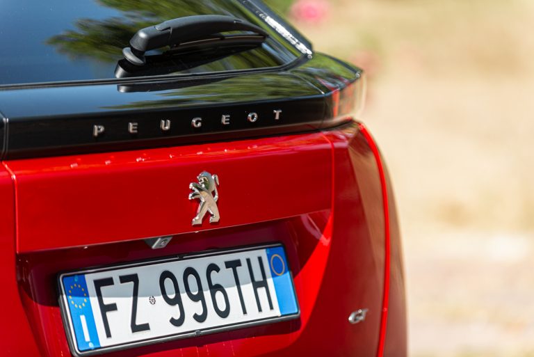 Peugeot 2008 1.2 PureTech GT: la prova su strada