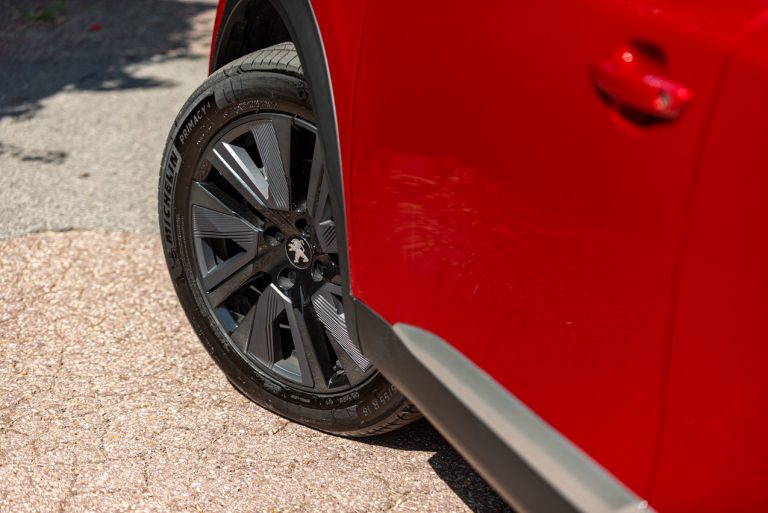 Peugeot 2008 1.2 PureTech GT: la prova su strada