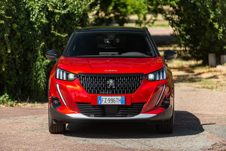 Peugeot 2008 1.2 PureTech GT: la prova su strada