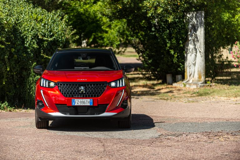 Peugeot 2008 1.2 PureTech GT: la prova su strada