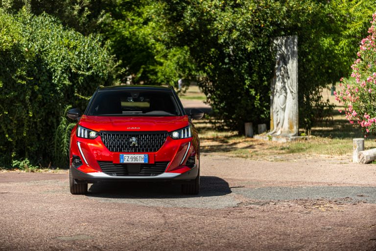 Peugeot 2008 1.2 PureTech GT: la prova su strada