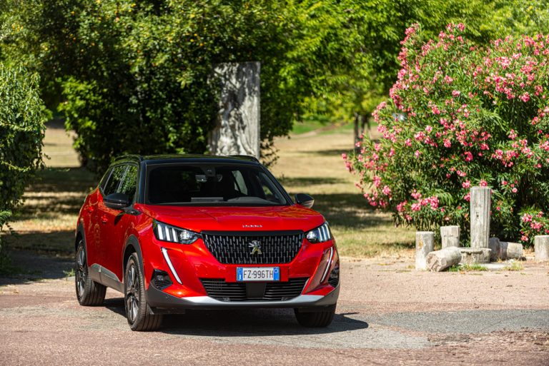 Peugeot 2008 1.2 PureTech GT: la prova su strada