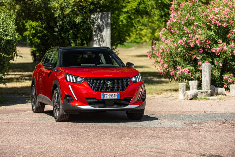 Peugeot 2008 1.2 PureTech GT: la prova su strada