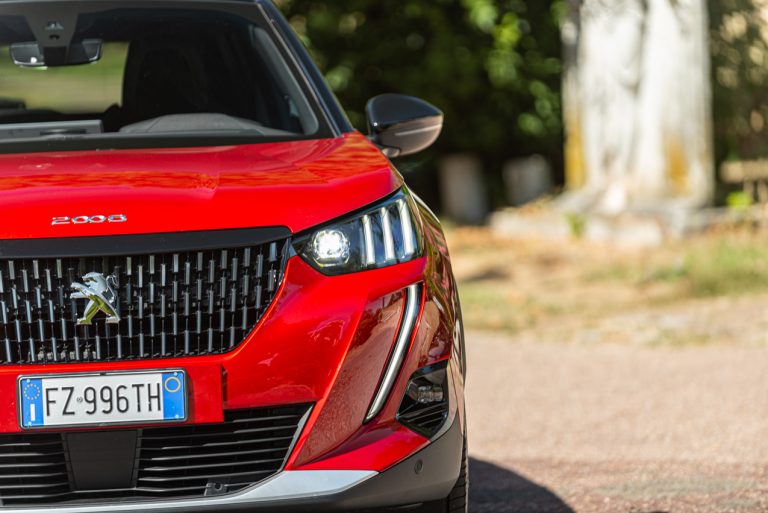 Peugeot 2008 1.2 PureTech GT: la prova su strada
