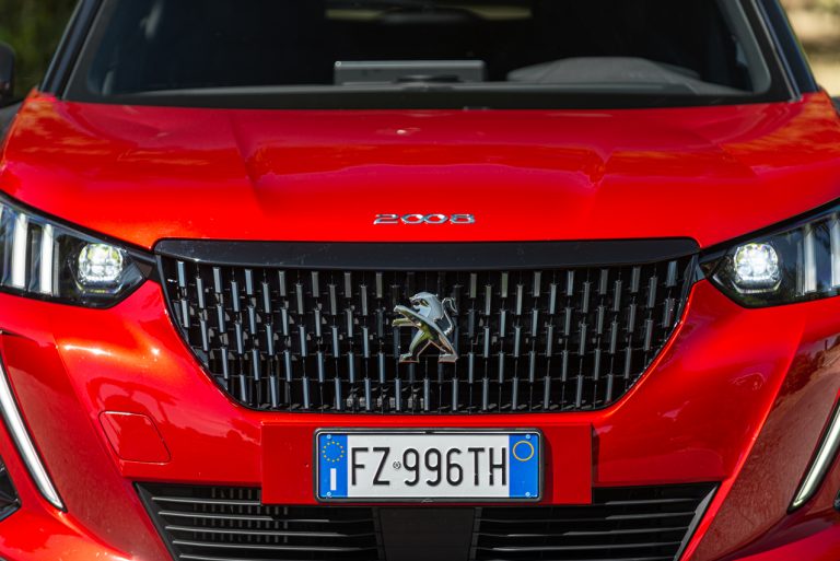 Peugeot 2008 1.2 PureTech GT: la prova su strada