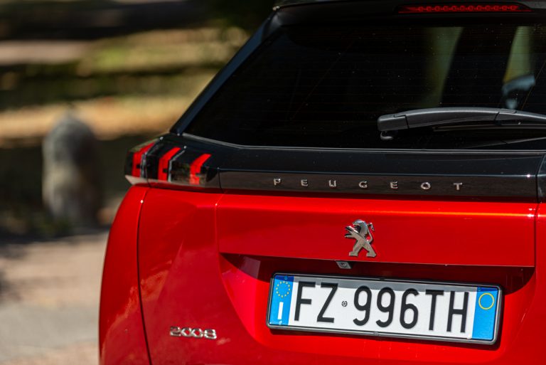 Peugeot 2008 1.2 PureTech GT: la prova su strada