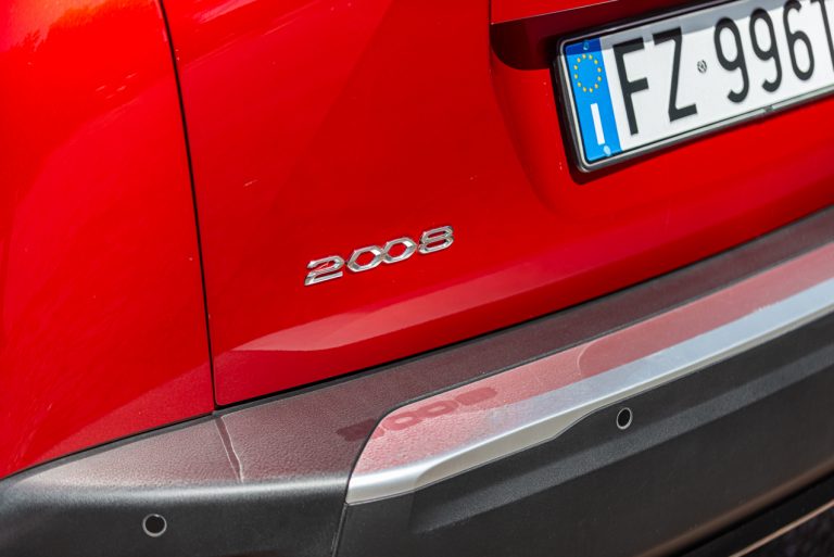 Peugeot 2008 1.2 PureTech GT: la prova su strada
