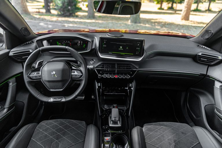 Peugeot 2008 1.2 PureTech GT: la prova su strada